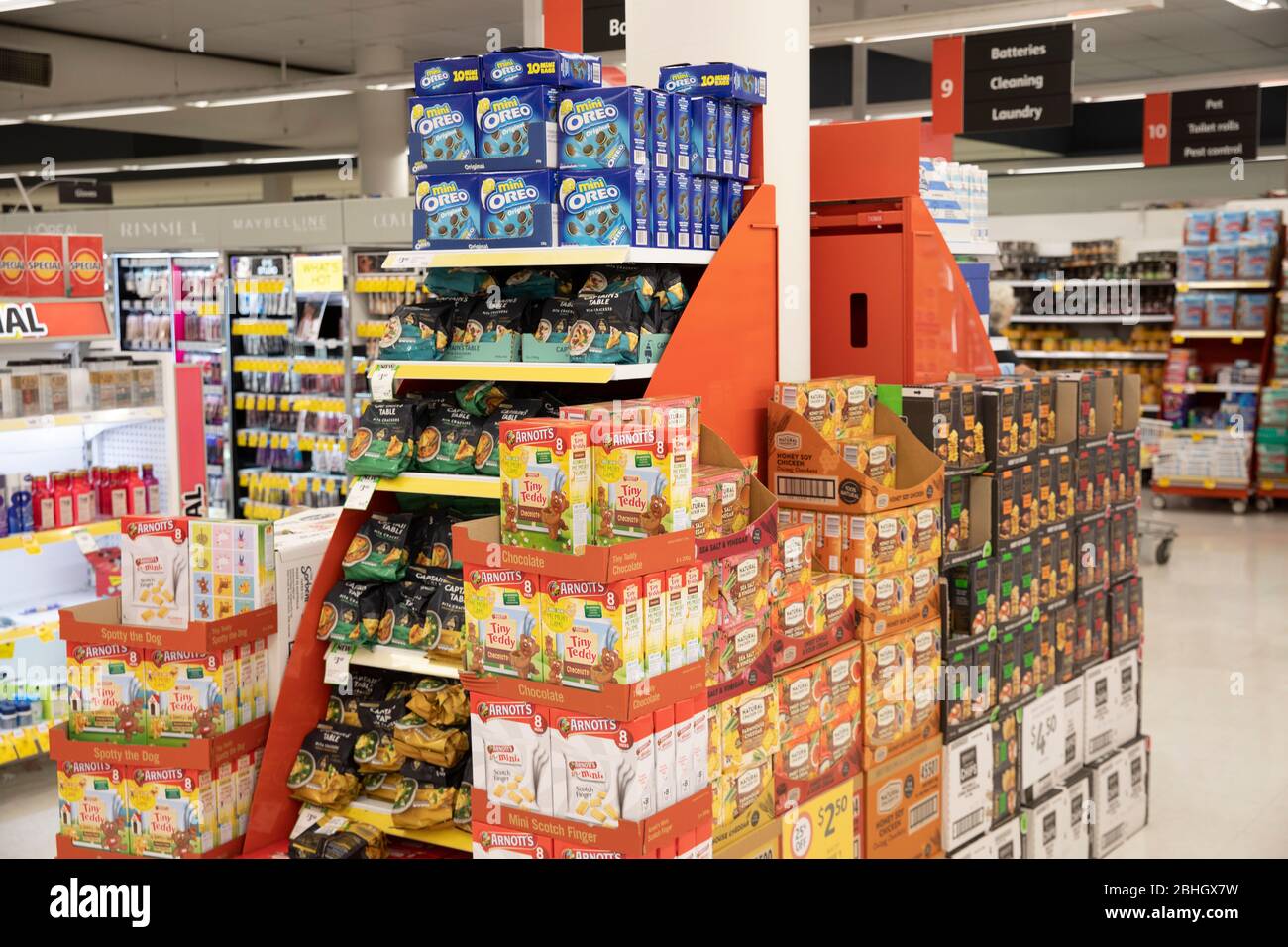 Petits biscuits à l'peluche Arnots et biscuits oreo en vente dans un supermarché australien Banque D'Images