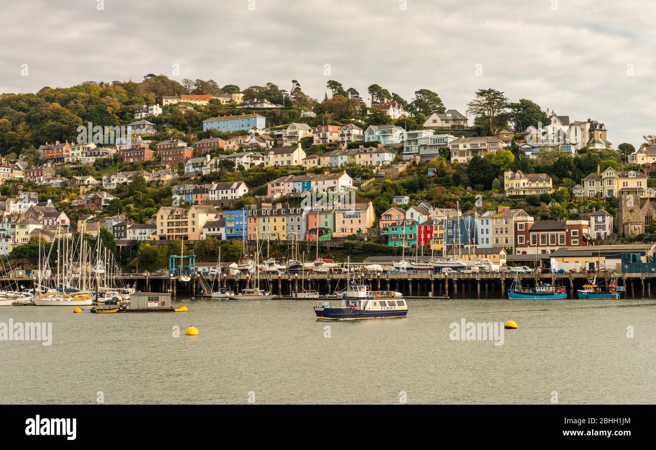 Vue sur Kingwear, vue de l'estuaire de la rivière Dart à Dartmouth, Devon, Angleterre, Royaume-Uni. Banque D'Images