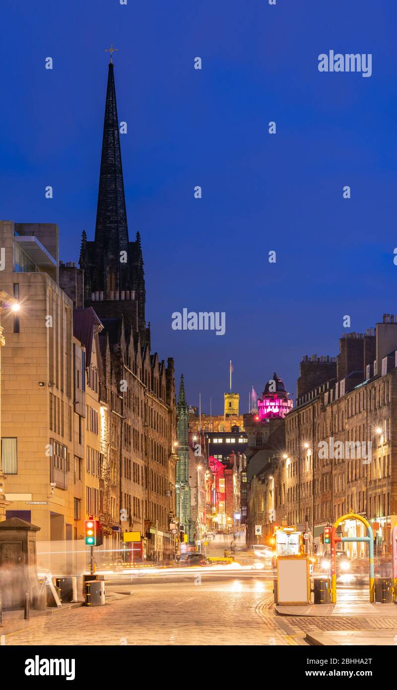 Royal Mile Edinburgh vieille ville Paysage urbain au coucher du soleil au crépuscule, Edinburgh, Scotland UK Banque D'Images