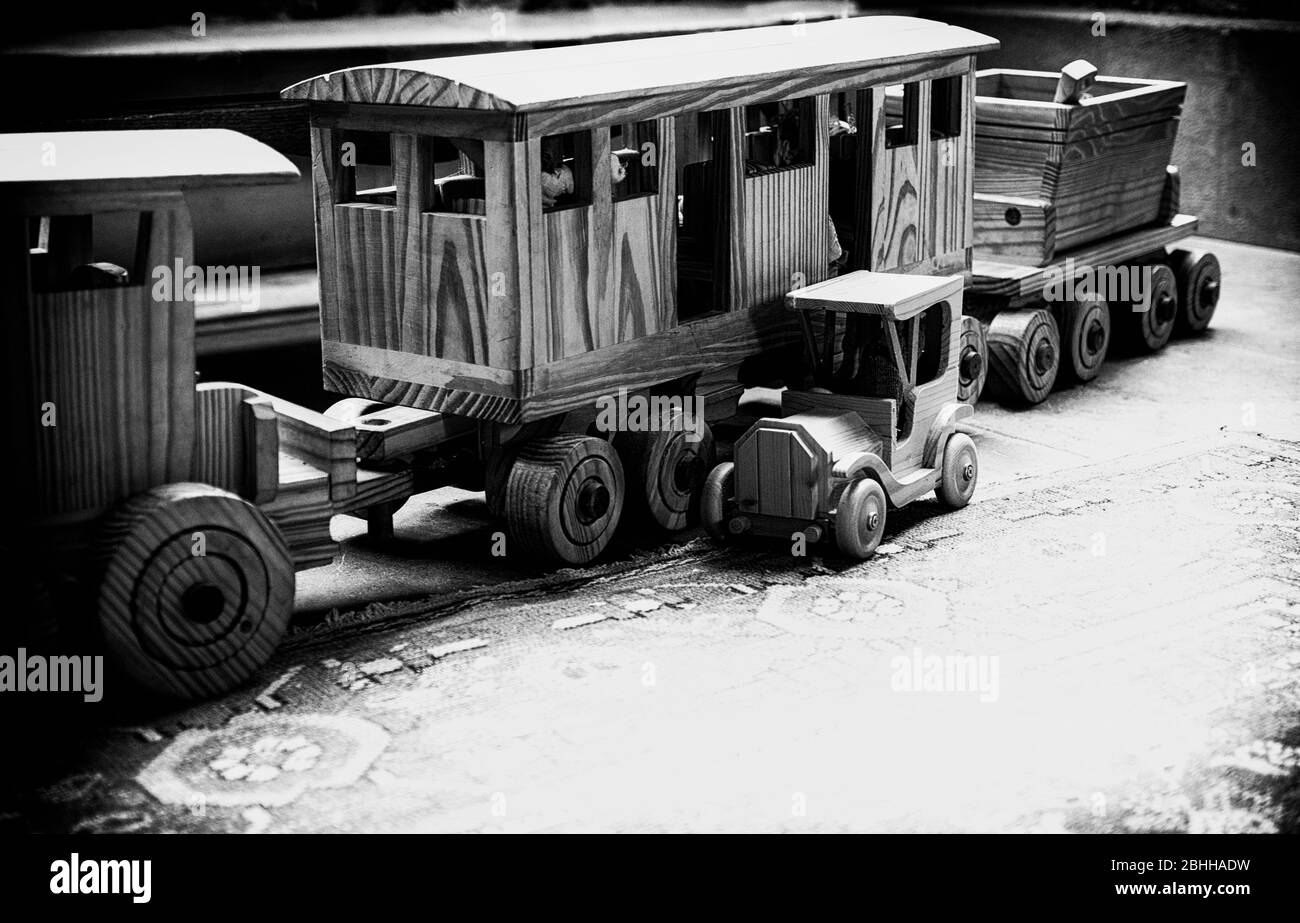 Ensemble de trains en bois pour enfants. Banque D'Images