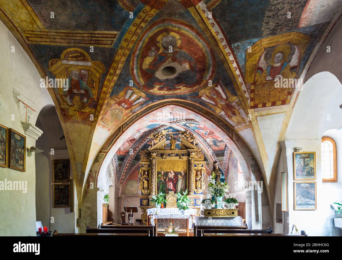 Église de S. Marcello à Dardine, trente, Italie - 29 janvier 2019. L'église conserve les fresques médiévales de valatabel. Intérieur de l'église Banque D'Images