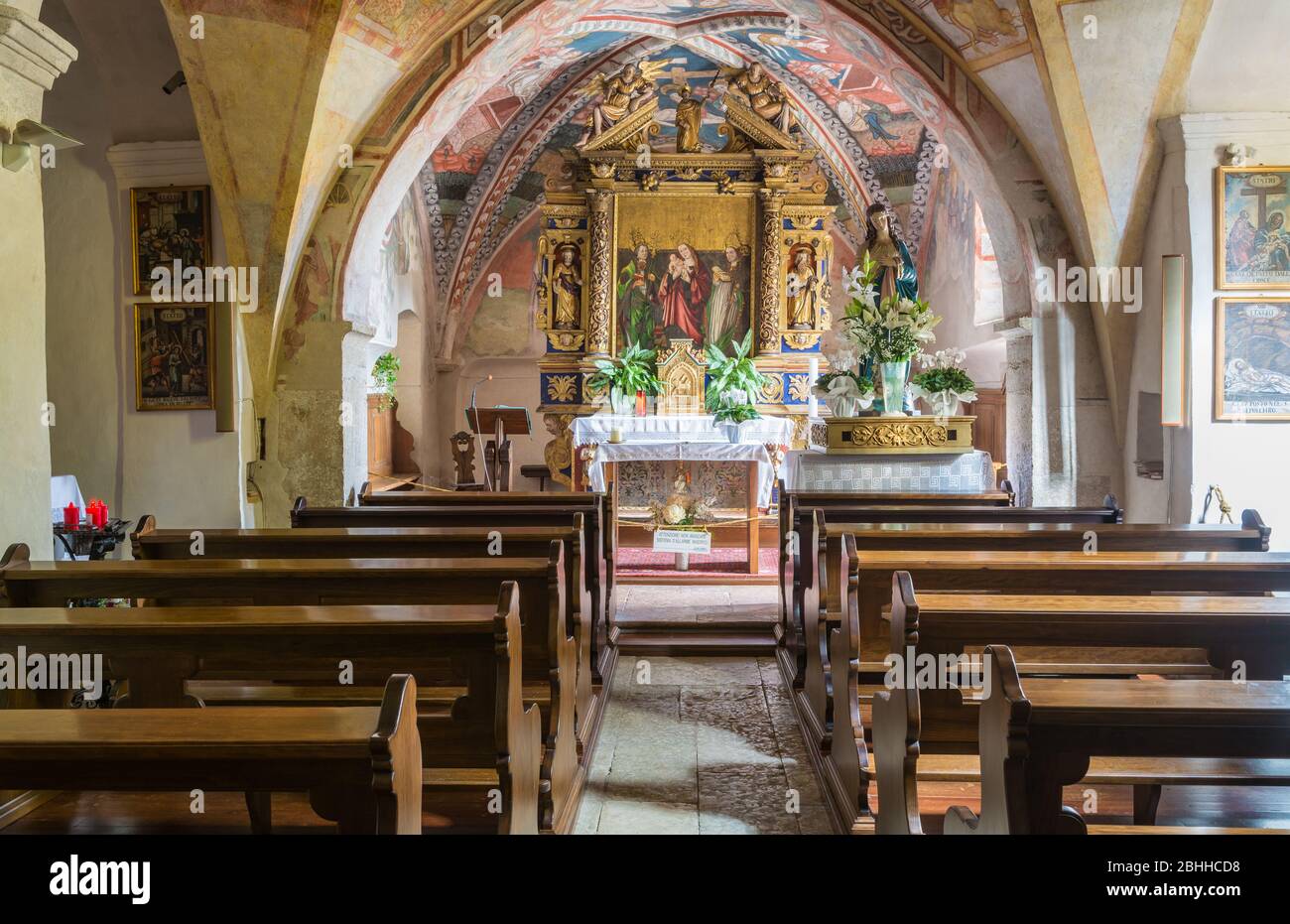 Église de S. Marcello à Dardine, trente, Italie - 29 janvier 2019. L'église conserve les fresques médiévales de valatabel. Intérieur de l'église Banque D'Images