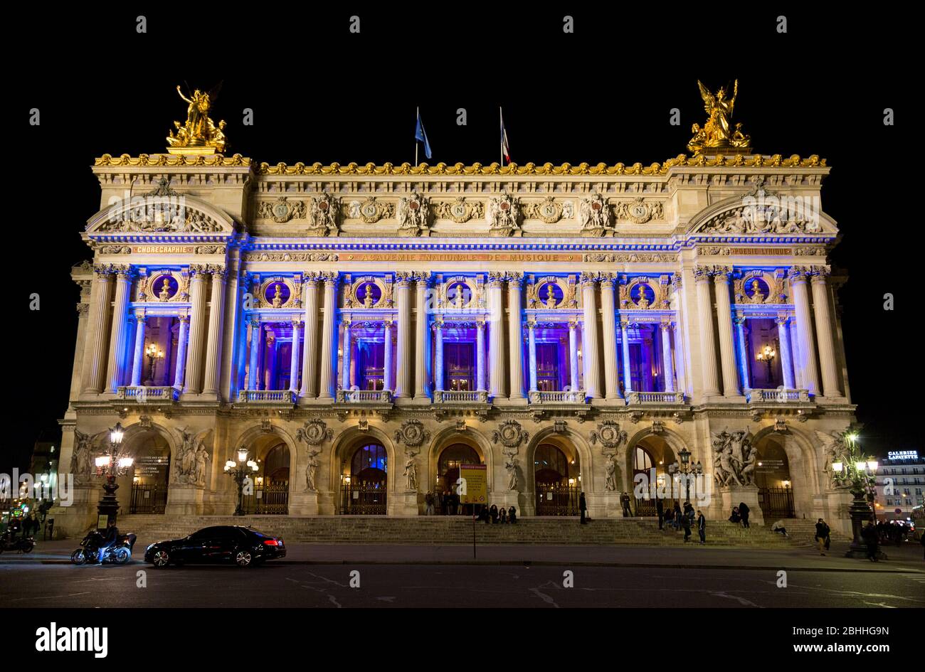 Paris, France - 2 mars 2015l'Opéra de Paris, connu sous le nom d'Opéra Garnier, s'est illuminé pendant la soirée. Banque D'Images
