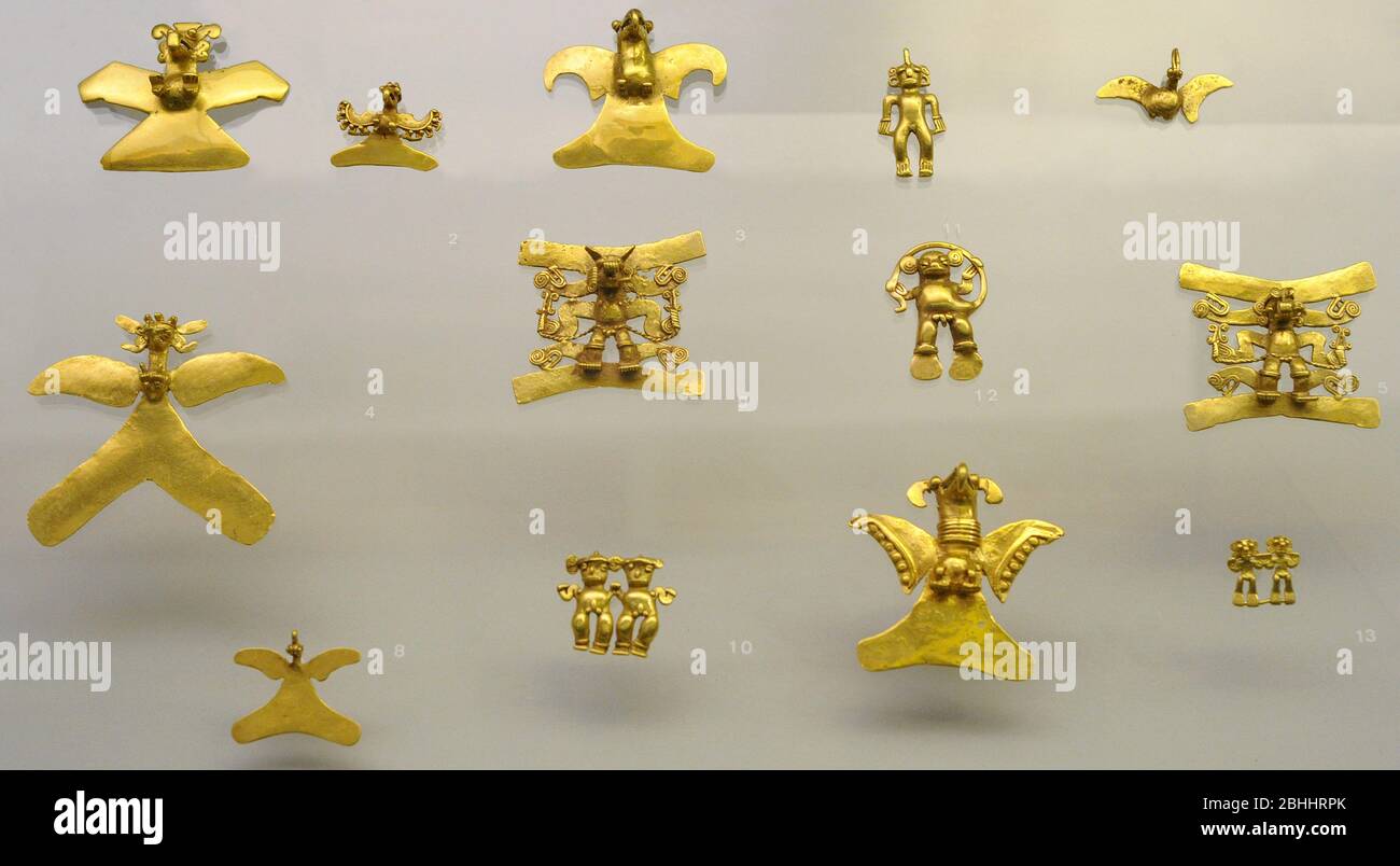 Jeu de pendentifs. 1-6: Pendentif de proie, 7: Pendentif de canard, 8: Pendentif représentant un singe, 9-10: Pendentifs représentant une figure anthropomorphique à tête féline entourée de serpents, 11-13: Pendentifs anthropomorphes. Or. Période VI (1000-1500 AD). Région de Diquis, Costa Rica. Musée des Amériques. Madrid. Espagne. Banque D'Images