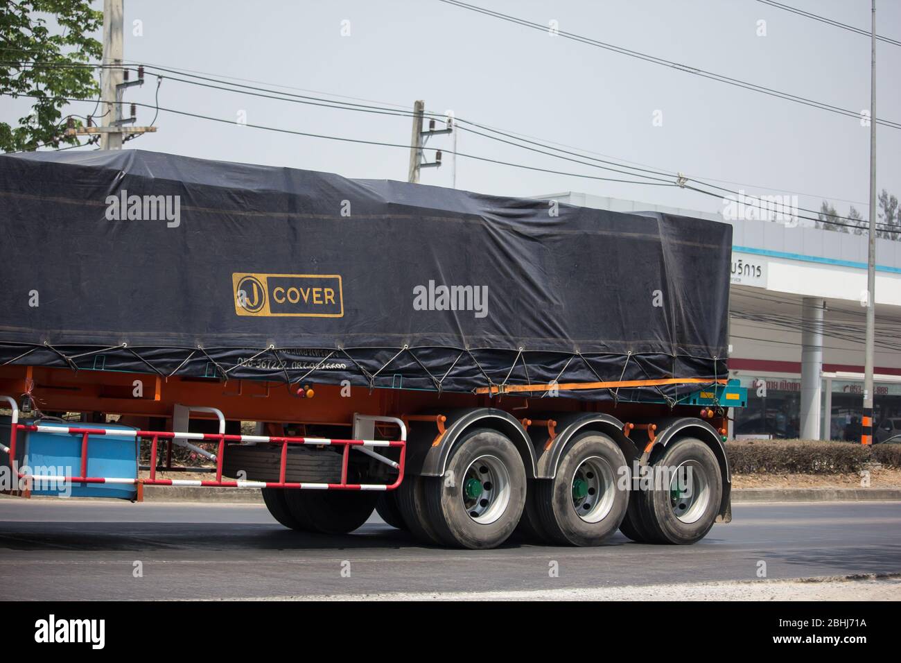 Chiangmai, Thaïlande - 24 mars 2020: Camion de cargaison de camion de camion de camion de camion de camion de camion SPS. Photo à la route no.1014 à environ 8 km du centre ville, thaïlande. Banque D'Images