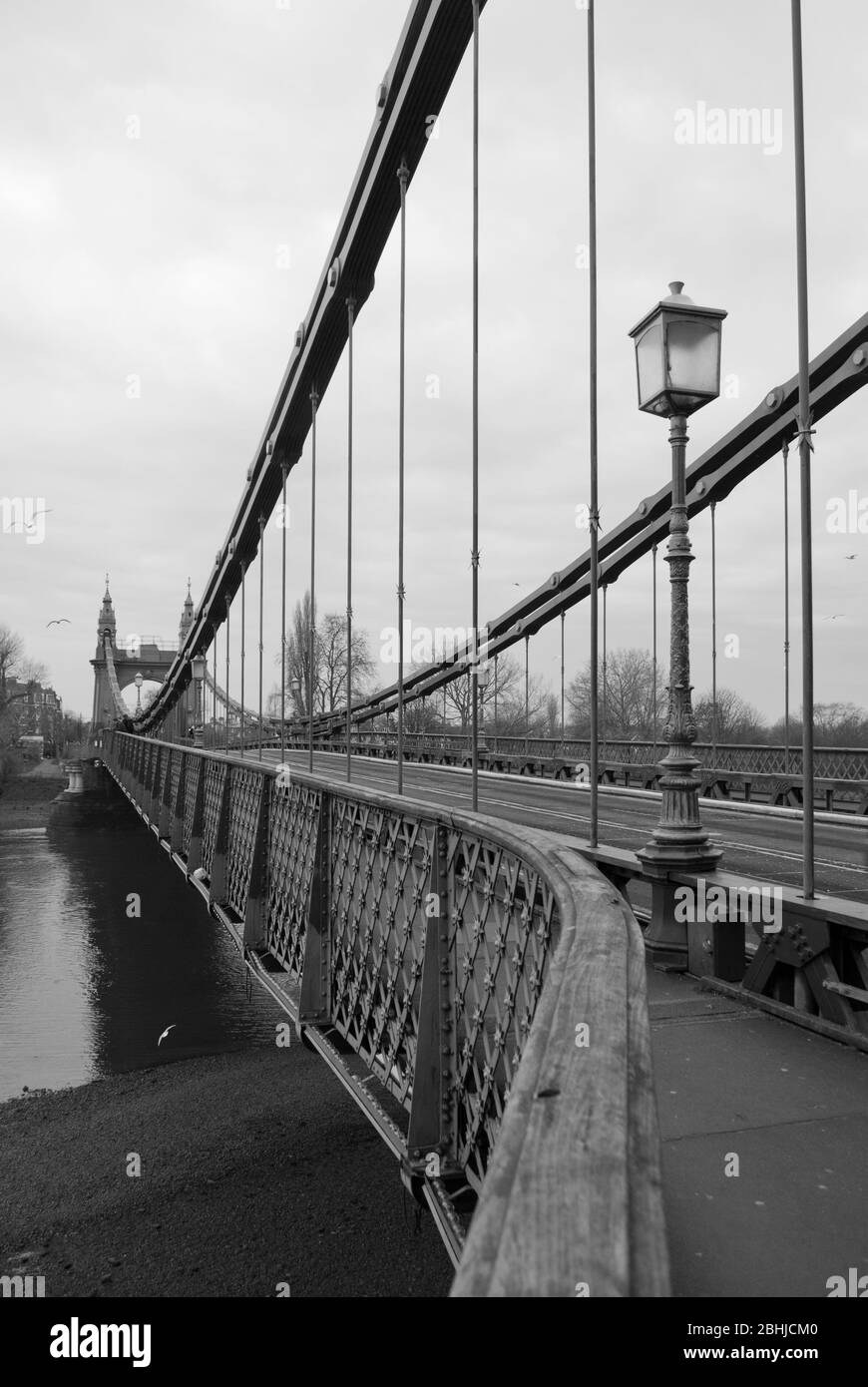 Pont suspendu Victorian Architecture Engineering Green Gold Hammersmith Bridge, Londres Barnes by Sir Joseph Bazalgette Dixon Appleby & Thorne Banque D'Images