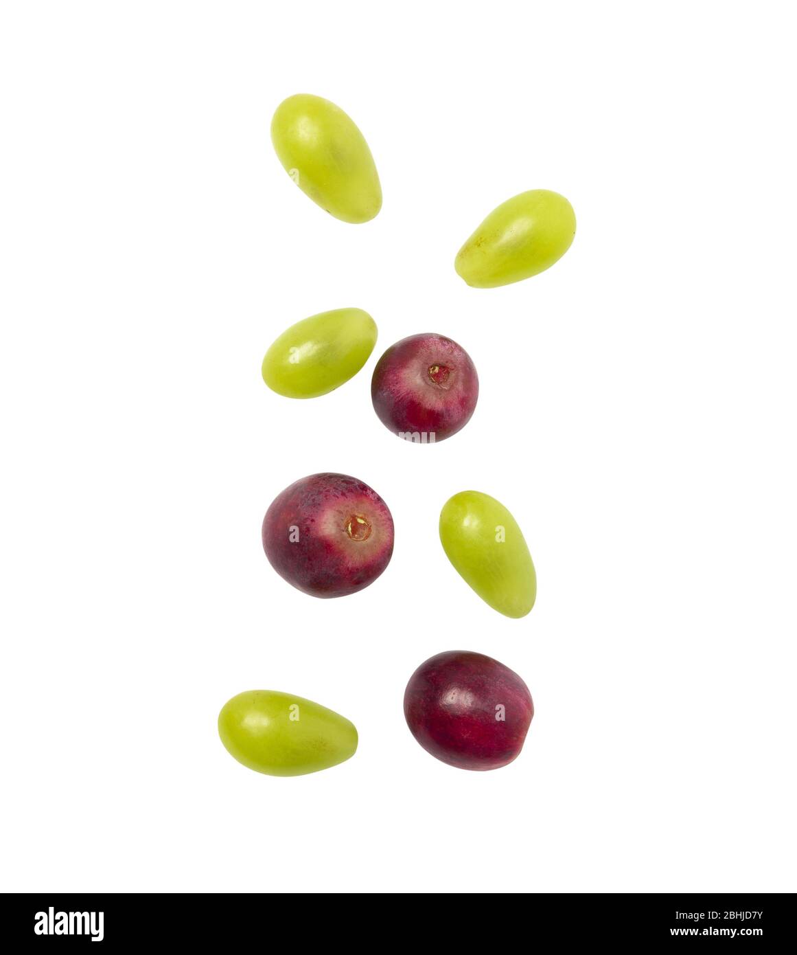 Raisins vert et rouge tombant isolés sur fond blanc avec chemin de découpe. Banque D'Images Raisins vert et rouge tombant isolés sur fond blanc avec chemin de découpe. Banque D'Images