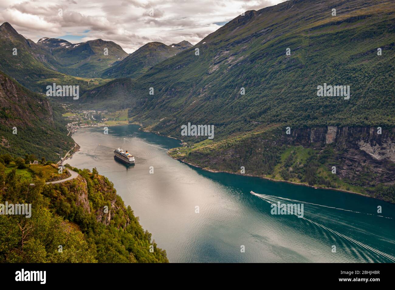 En Bateau de croisière fjord de Geiranger, Norvège Banque D'Images