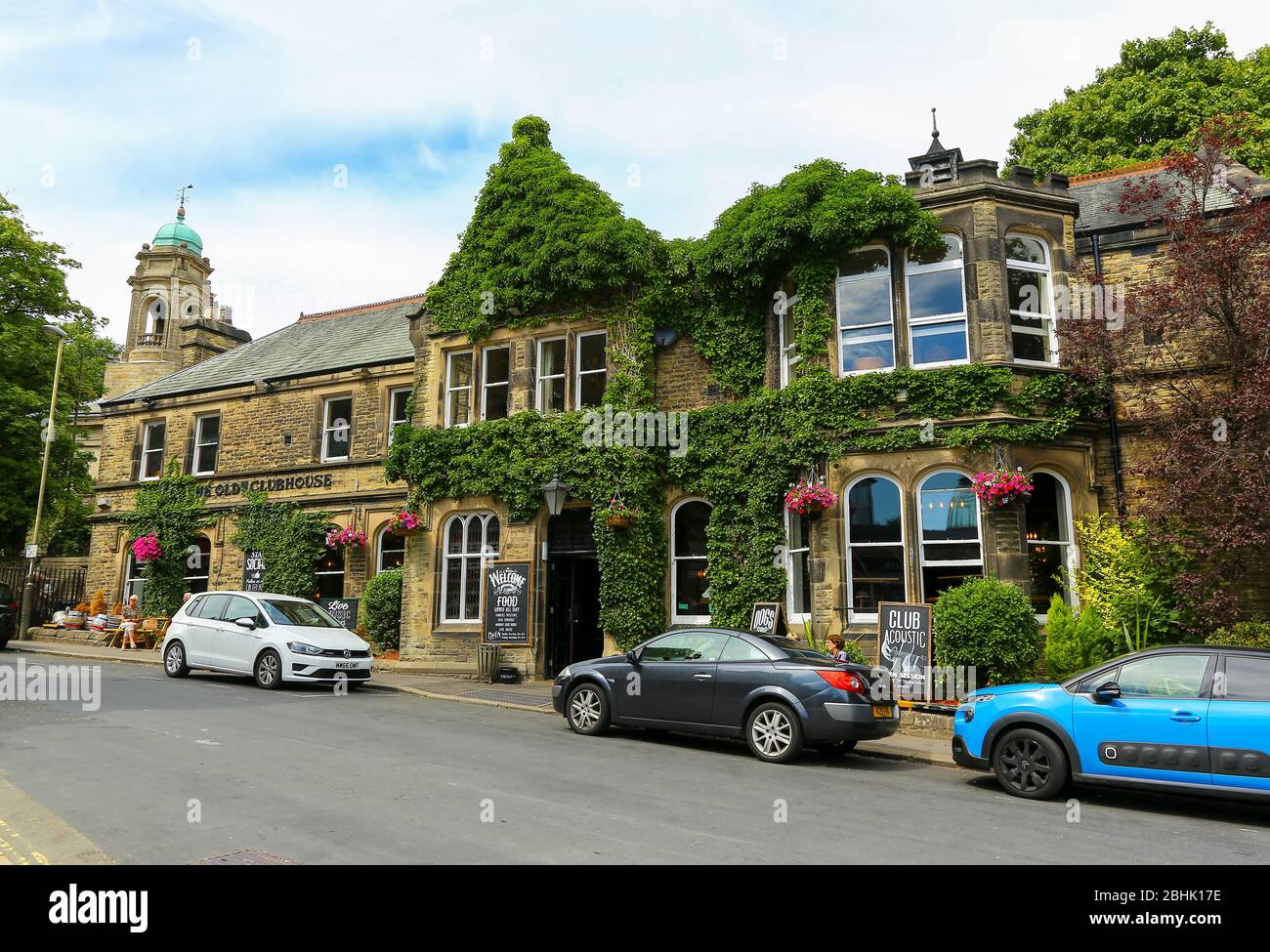 Le Old Clubhouse, un club de messieurs de Victoria, a transformé le pub sportif, Buxton, Derbyshire, Angleterre, Royaume-Uni Banque D'Images