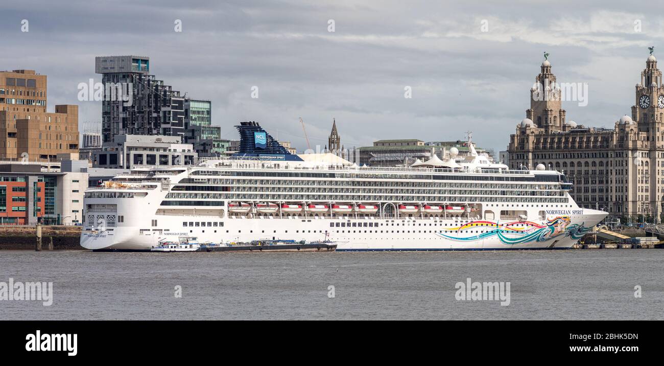 Bateau de croisière Norwegian Spirit amarré à Princes Dock, rivière Mersey, Liverpool Banque D'Images