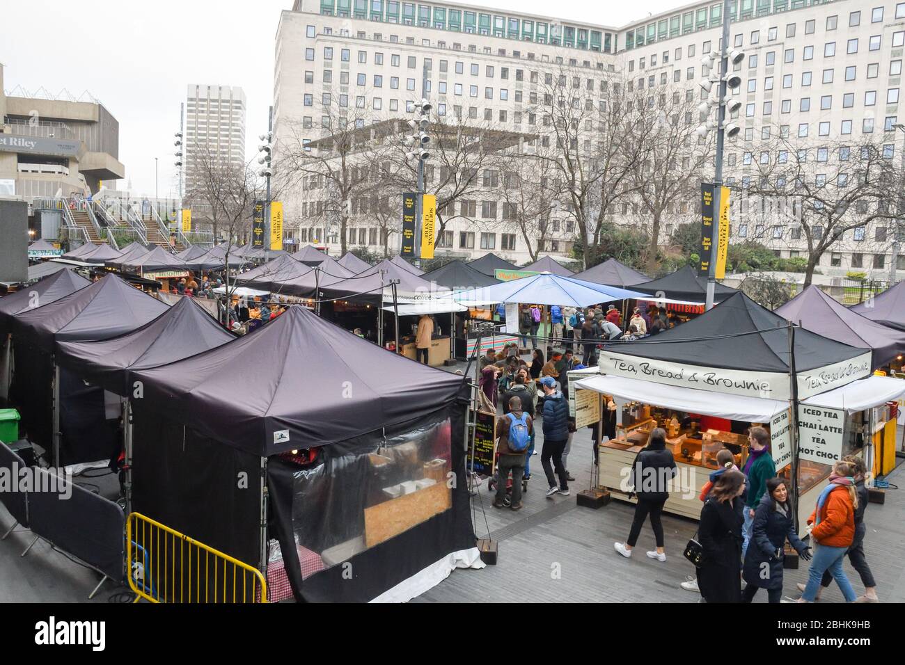 Londres, Royaume-Uni, 24 janvier 2020 : marché alimentaire Southbank Center à côté du Royal Festival Hall et marché Victoria Park au sud de Hackney – Banque D'Images
