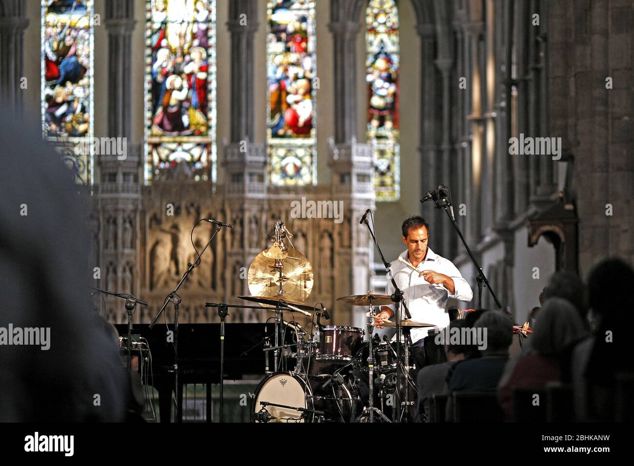 Wales, Brecon, Brecon Jazz Festival, août 2012, un groupe de jazz se produit dans la cathédrale de Brecon. ©PRWPhotography Banque D'Images