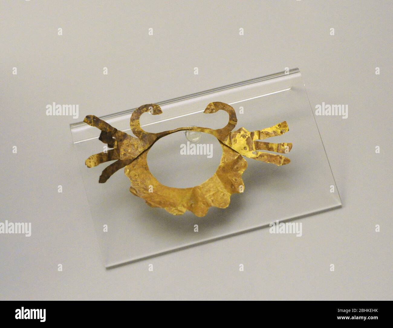 'Nariguera'. Ornement de nez. Or. Culture Nazca. Période intermédiaire précoce (100 BC-700 AD). Pérou. Musée des Amériques. Madrid, Espagne. Banque D'Images