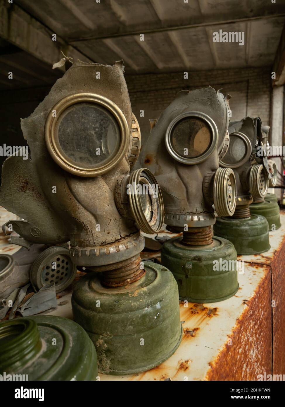 Laissé sur les masques à gaz utilisés lors de la liquidation des effets de  la catastrophe de Tchernobyl. Tchernobyl, Ukraine Photo Stock - Alamy