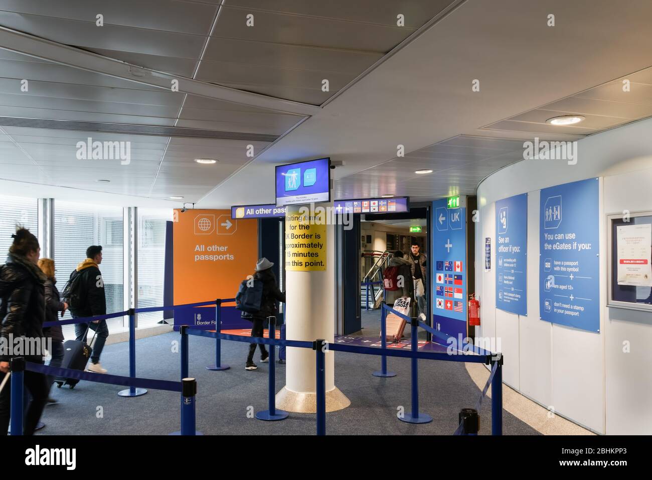 Entrée de contrôle des passeports de l'aéroport de Manchester UK Border Force. Porte d'inspection des voyageurs du Royaume-Uni dans l'UE et certains pays de L'aéroport MAN. Banque D'Images