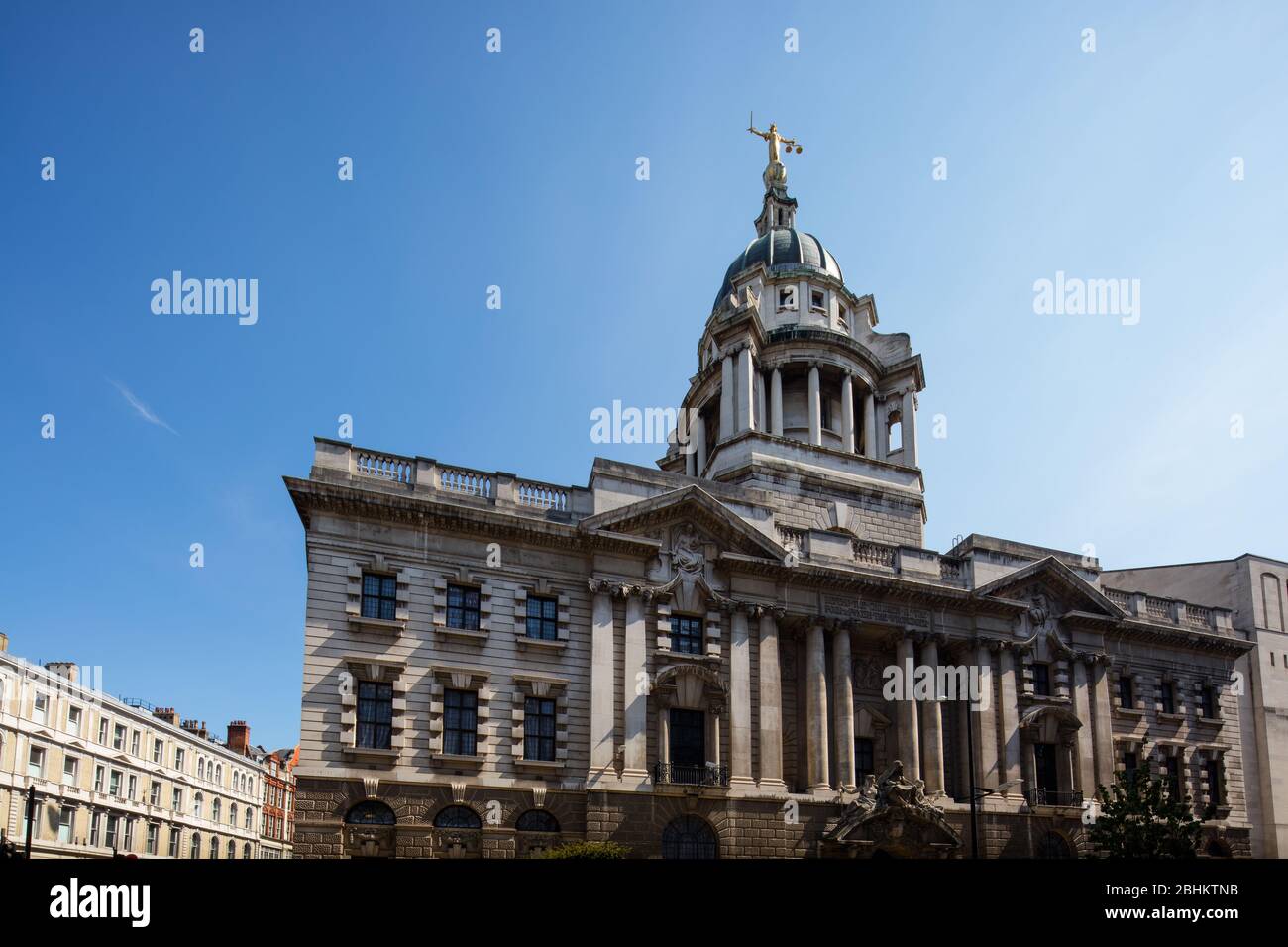 Old Bailey, GV General View, vue en été, lumière du soleil, Londres, Angleterre, Royaume-Uni Banque D'Images