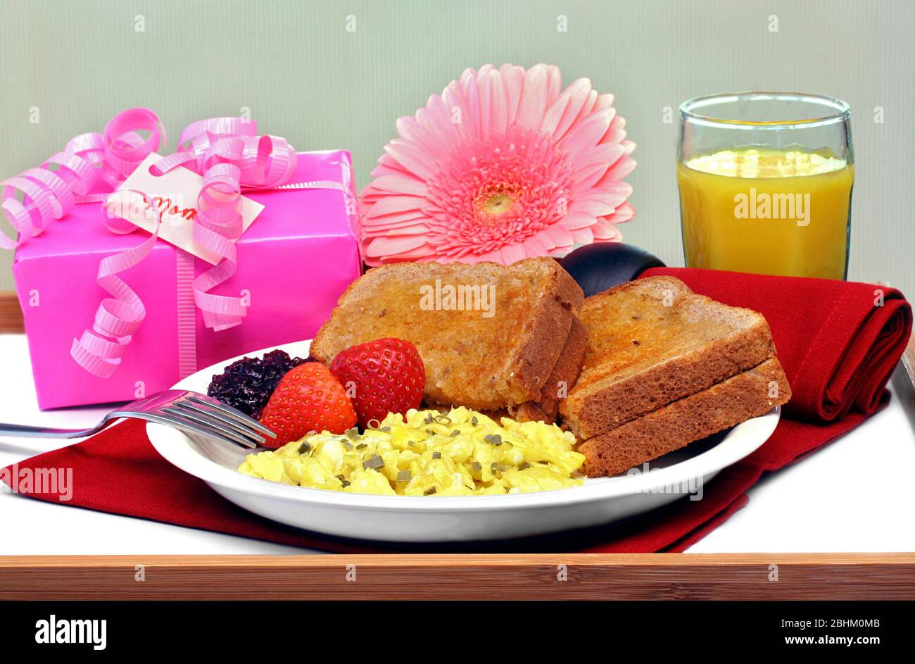 Petit Dejeuner Pour Maman Le Jour De La Mere Ou Son Anniversaire Photo Stock Alamy