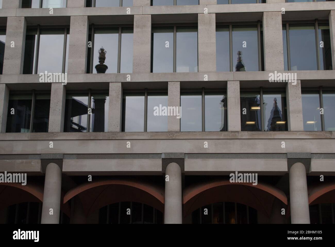 Portland Stone Windows Square Geometric 10 Paternoster Sq.London EC4M 7LS par Eric Parry Architects Banque D'Images