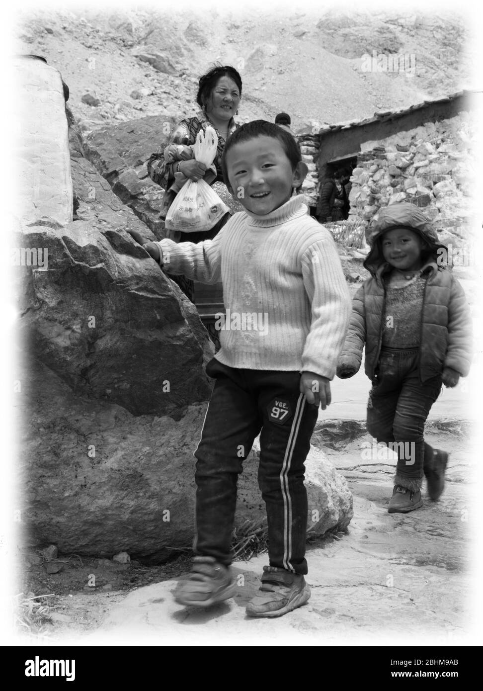 Pèlerins à DZA Rongphu, un ermitage où Guru Rimpoche a joué le rôle de médiateur à la base de l'Everest Banque D'Images