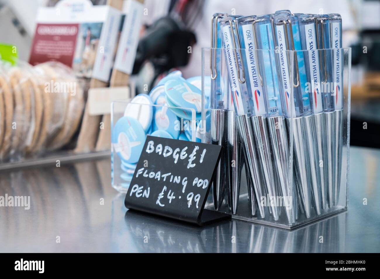 Produits promotionnels, stylos et badges British Airways i360 Banque D'Images