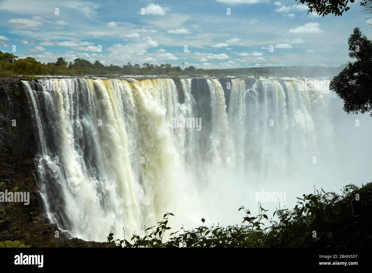 Victoria Falls ou 'Mosi-oa-Tunya" (La fumée qui tonne), et Zambèze, Zambie Zimbabwe / Afrique du Sud, la frontière Banque D'Images