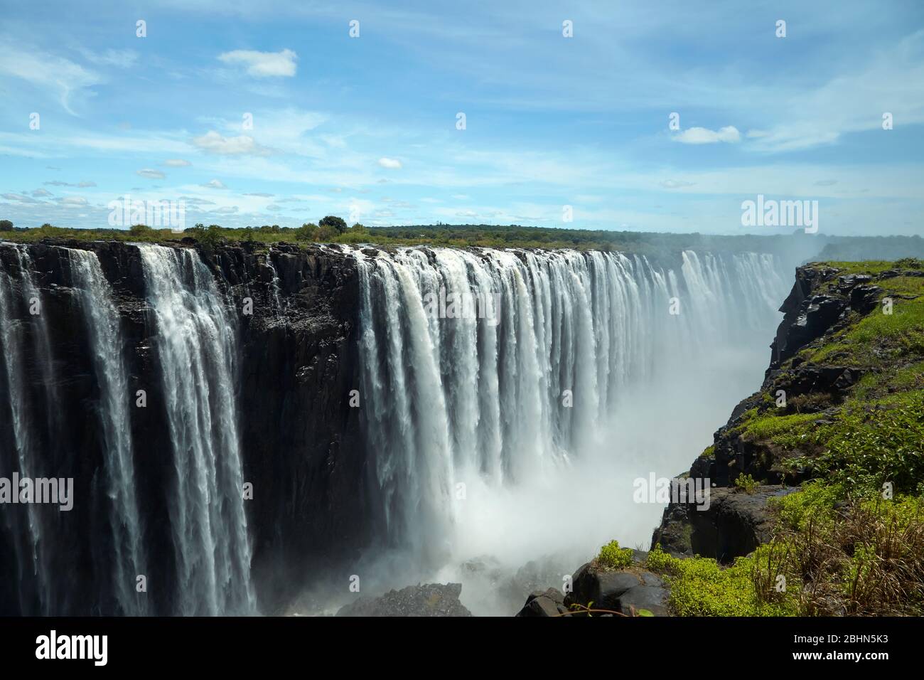 Victoria Falls ou 'Mosi-oa-Tunya" (La fumée qui tonne), et Zambèze, Zambie Zimbabwe / Afrique du Sud, la frontière Banque D'Images