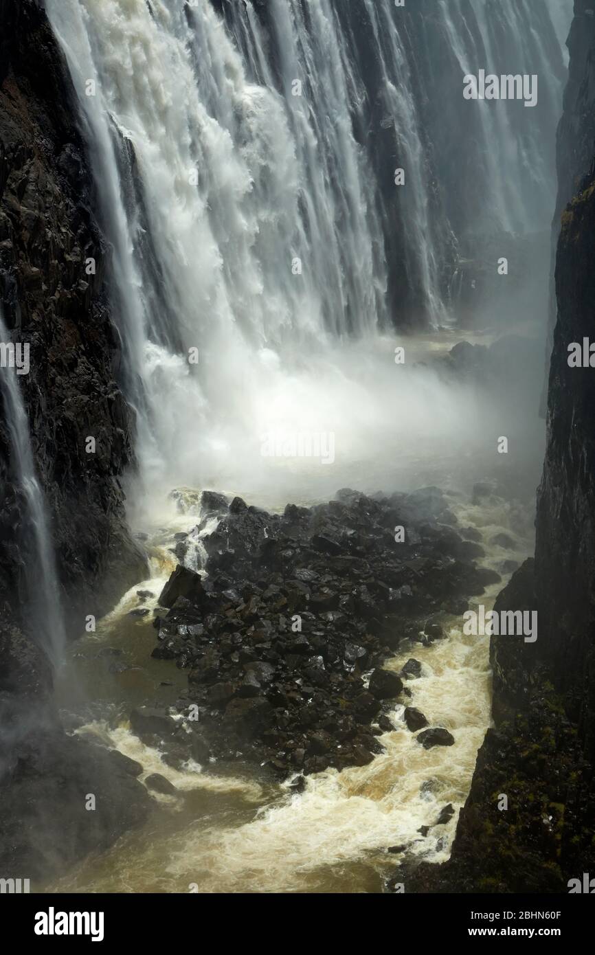 Victoria Falls ou 'Mosi-oa-Tunya" (La fumée qui tonne), et Zambèze, Zambie Zimbabwe / Afrique du Sud, la frontière Banque D'Images