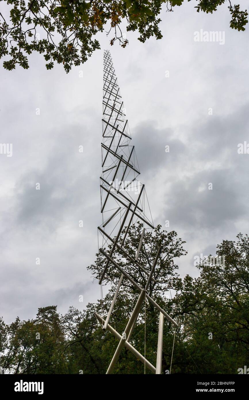 'Needle Tower', 1968, par Kenneth Snelson, jardin de sculptures Kröller-Müller, Parc national de Hoge Veluwe, Gueldre, Pays-Bas Banque D'Images