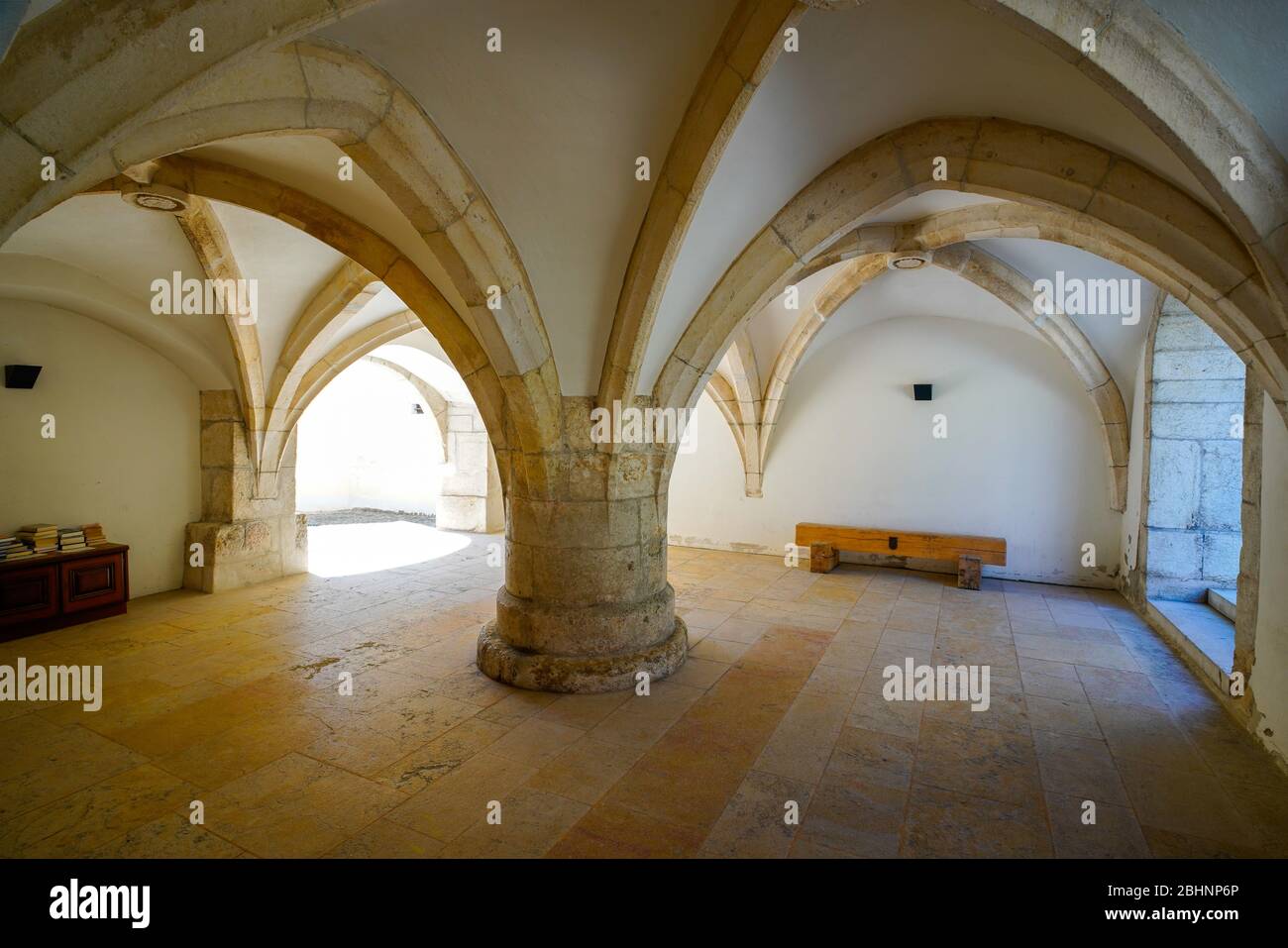 La salle de style gothique couverte de l'Hôtel de ville (Hôtel de Ville) à Saint Ursanne, Canton Jura, Suisse. Banque D'Images