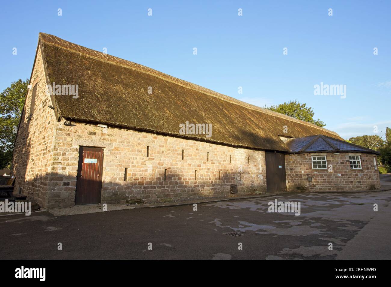 Le Barn manial du XIIIe siècle, Siffon, près de Rotherham, dans le Yorkshire du Sud, en Angleterre, au Royaume-Uni. Banque D'Images