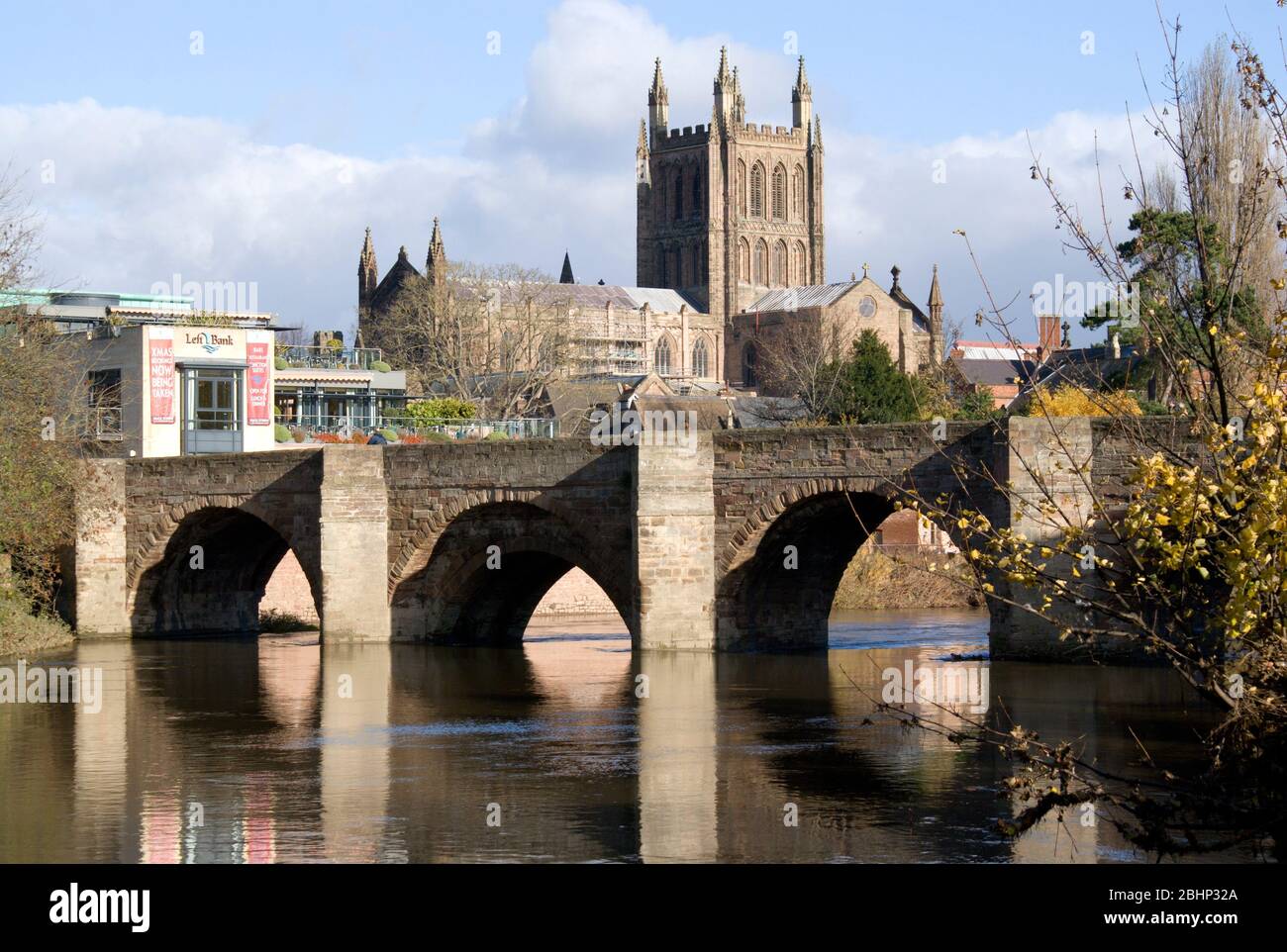 Rivière Wye, Pont Ancien De Hereford Et Cathédrale, Hereford, Herefordshire. Banque D'Images