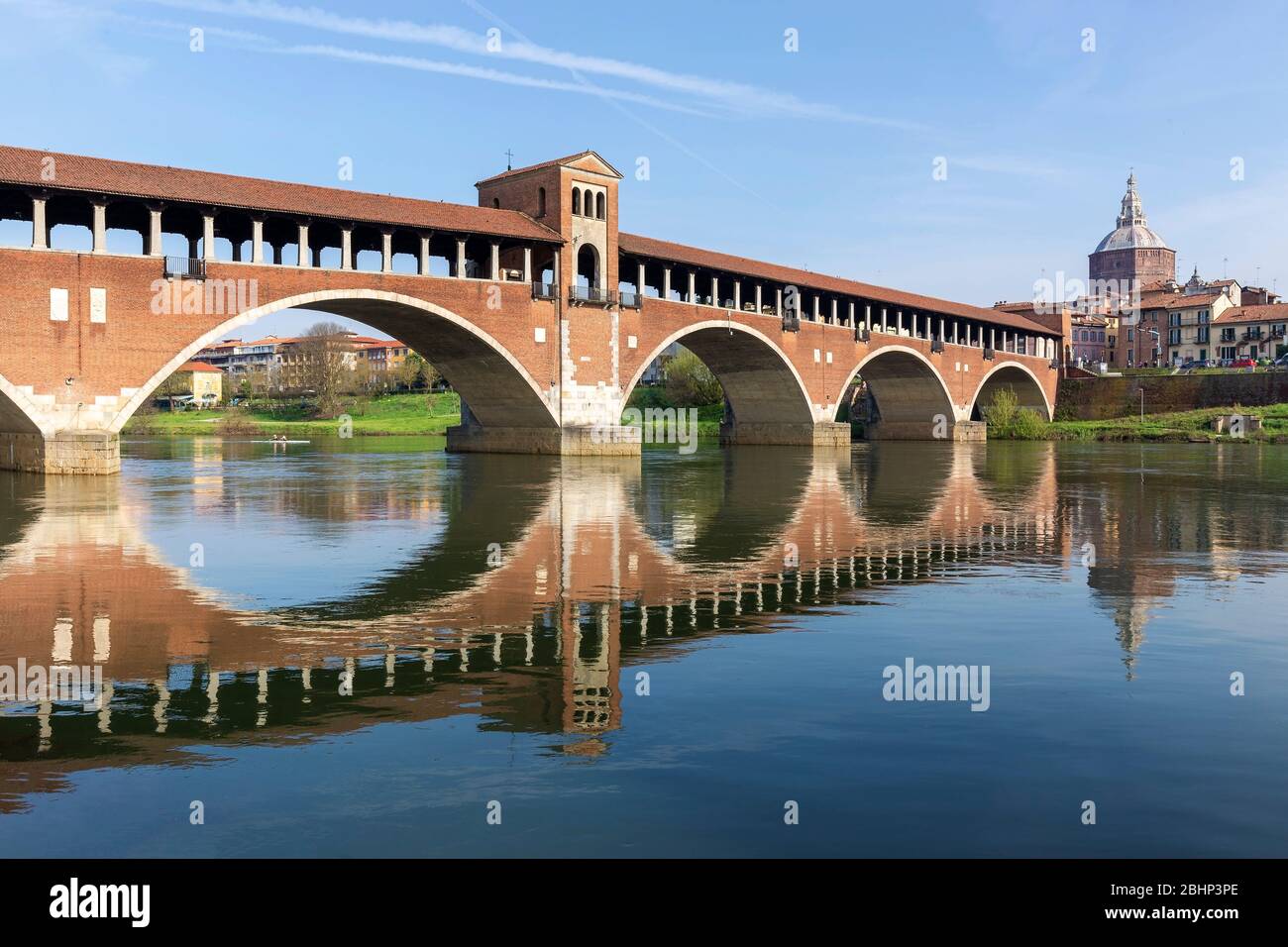 Ponte Coperto (pont de Coperto) sur la rivière Ticino, Pavia, Italie Photo  Stock - Alamy