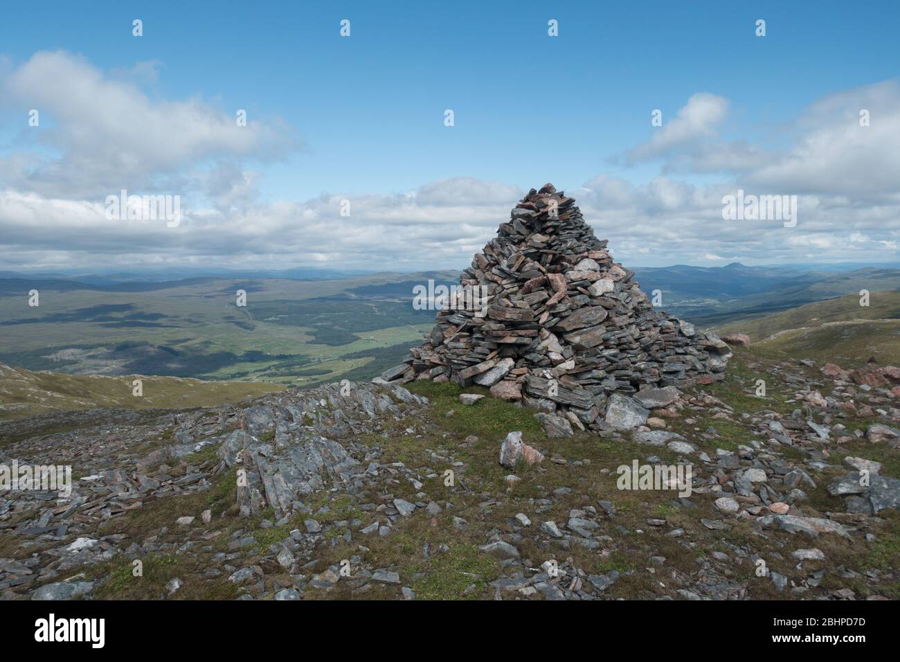 Le sommet de Meall Dubh, un Corbett à Glen Moriston, Scottish Highlands, Ecosse, Royaume-Uni. Banque D'Images