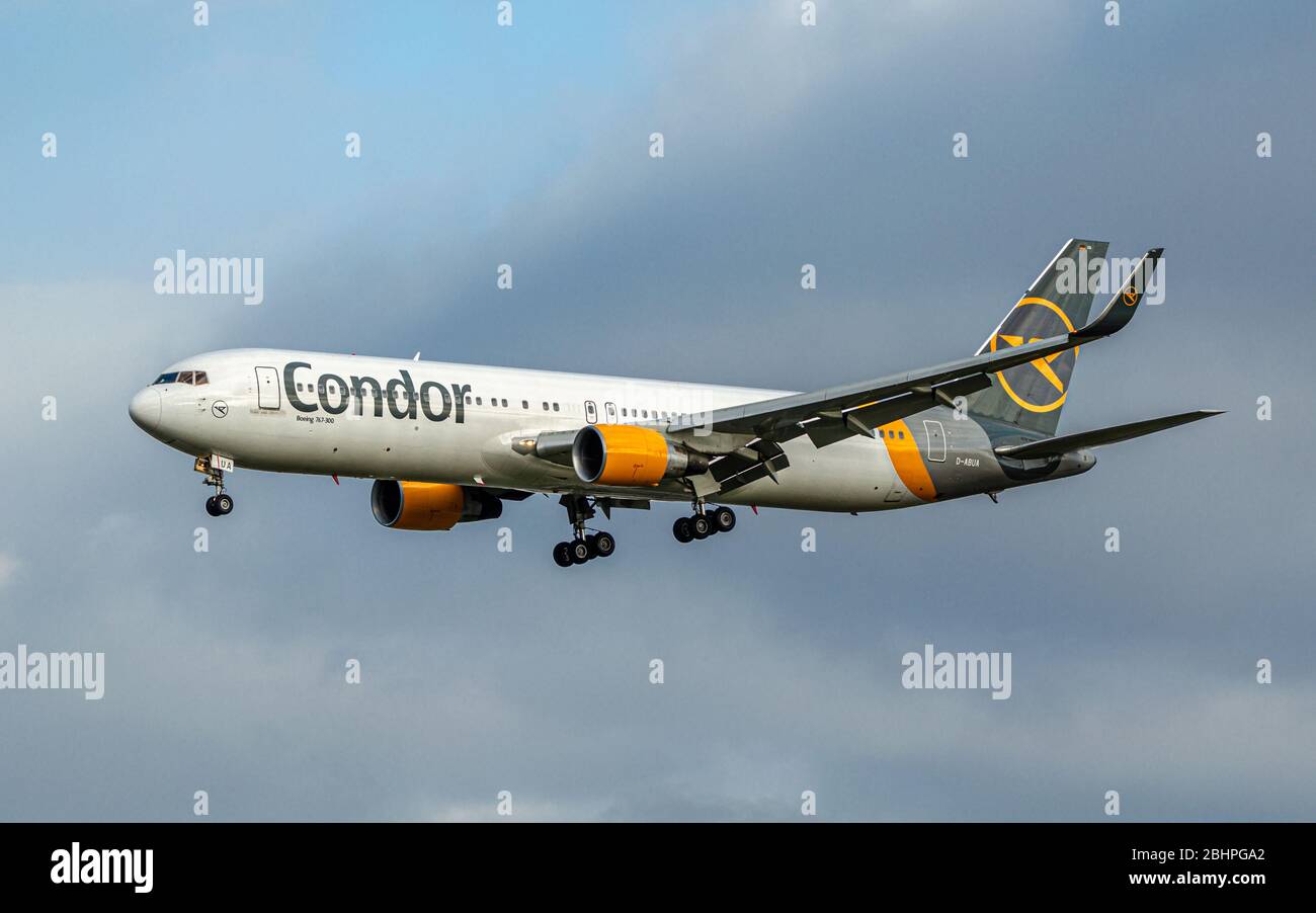 FRANCFORT, HESSE, ALLEMAGNE - DÉCEMBRE 2019: CONDOR AIRLINES Boeing 767-300 s'approchant de l'aéroport de Francfort, Allemagne. Condor est une compagnie aérienne allemande Banque D'Images