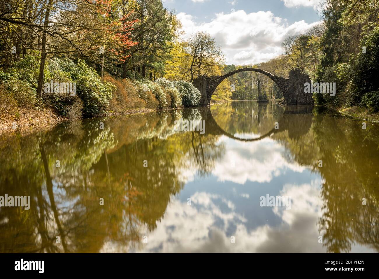 Pont Rakotz Rakotzbrucke, pont du diable à Kromlau, Allemagne Banque D'Images