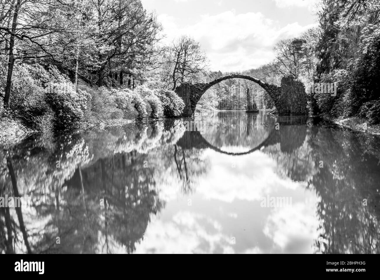 Pont Rakotz Rakotzbrucke, pont du diable à Kromlau, Allemagne Banque D'Images