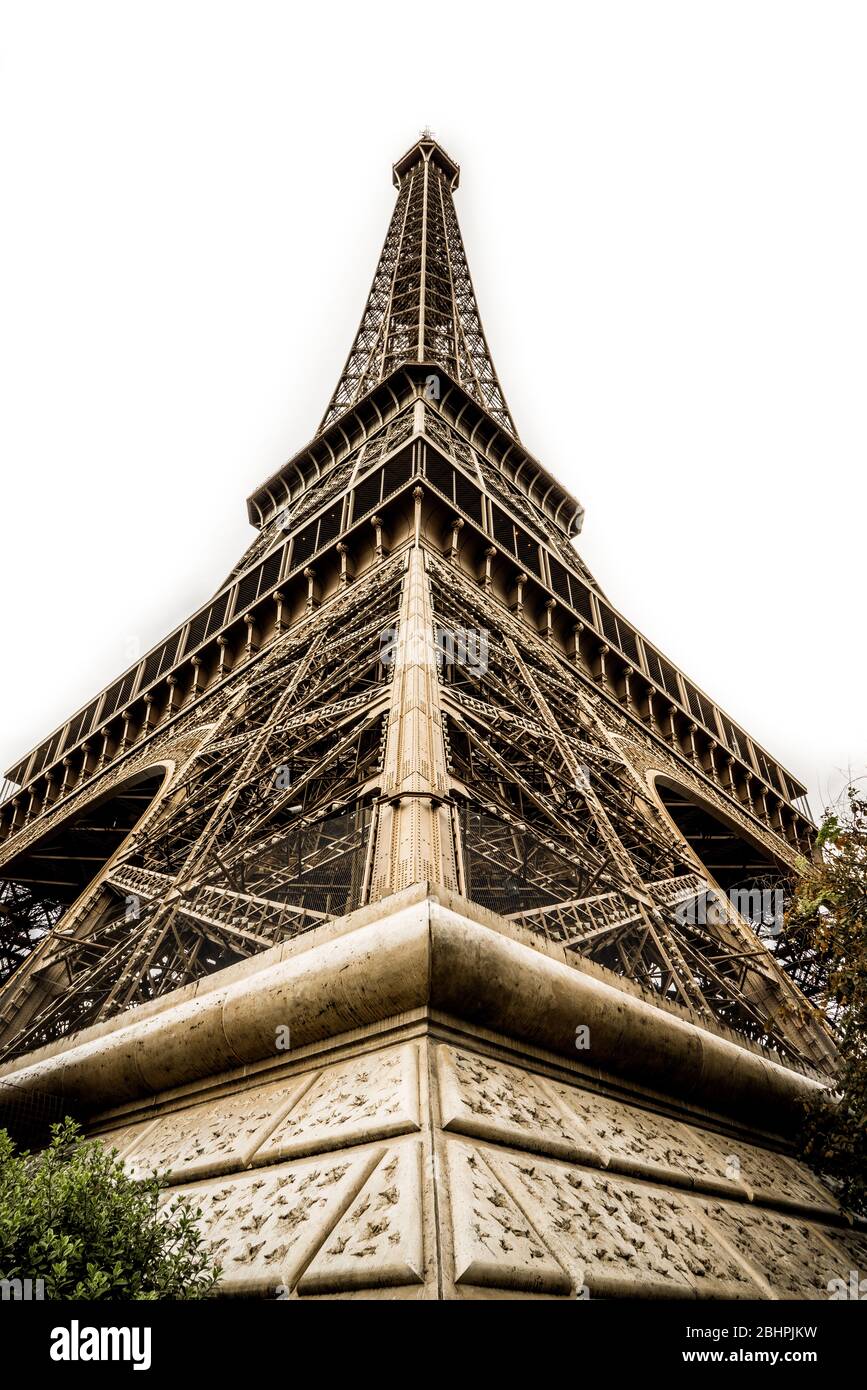 Tour de l'Eifel d'un coin en dessous, couleur Banque D'Images