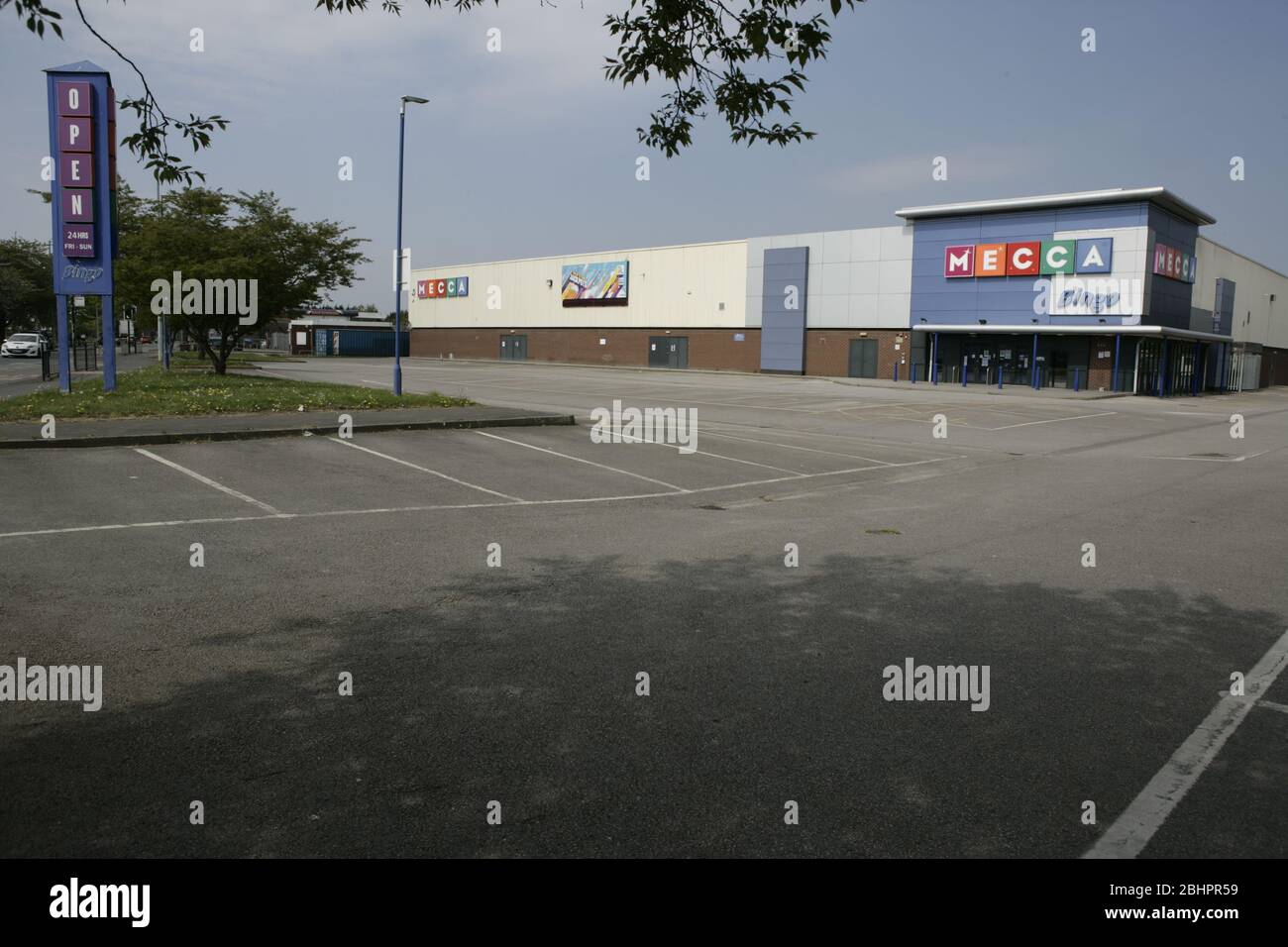 Fermé Mecca Bingo et parking vide, chemin Clough, Hull, COVID-19 pandémie de coronavirus Banque D'Images