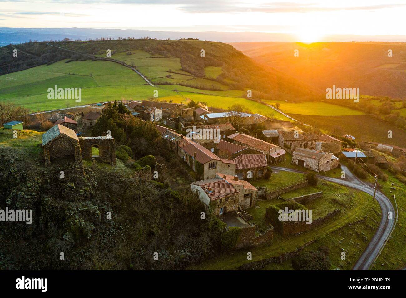 Un village perché près de Rentieres, France Banque D'Images