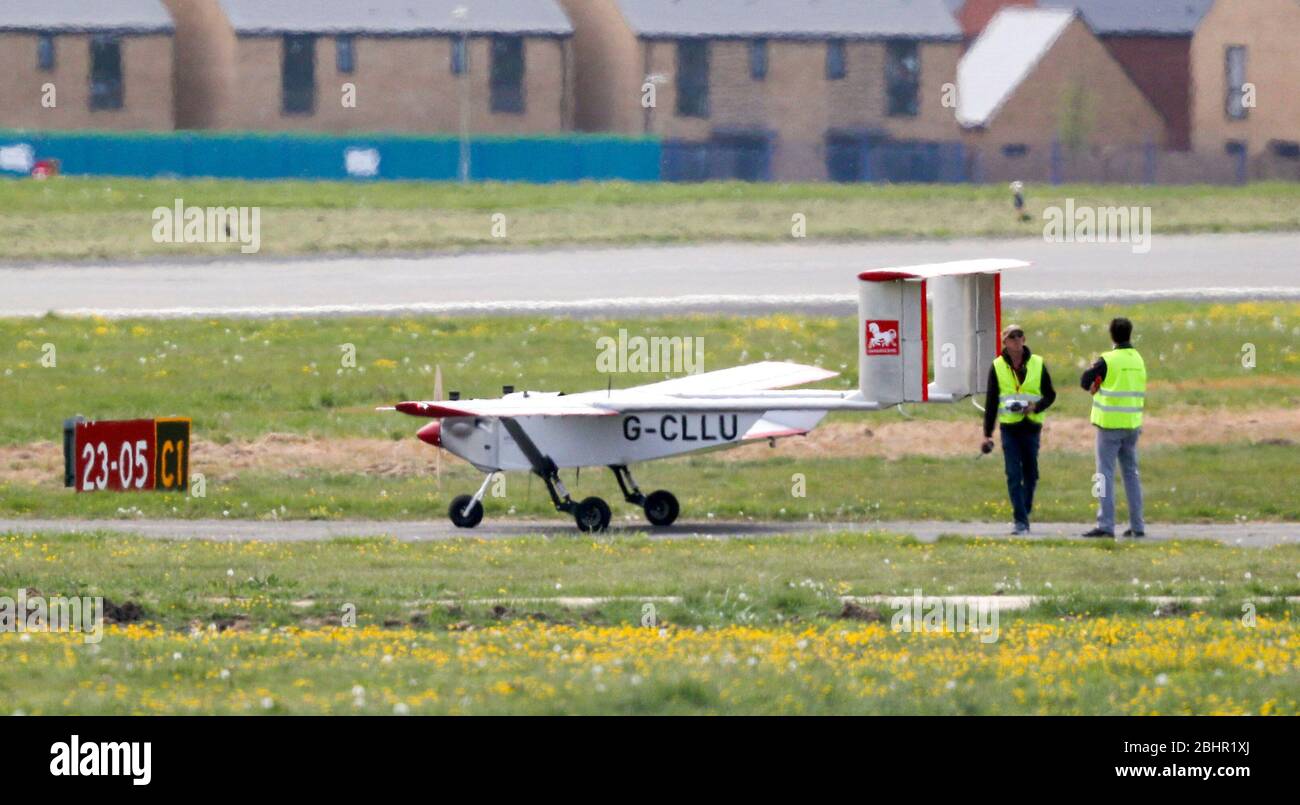 Solent Transport effectue un vol d'essai de son drone à Lee-on-the-Solent dans le Hampshire. Les drones doivent fournir des fournitures NHS à l'île de Wight. Le Royaume-Uni continue de se verrouiller pour aider à freiner la propagation du coronavirus. Banque D'Images