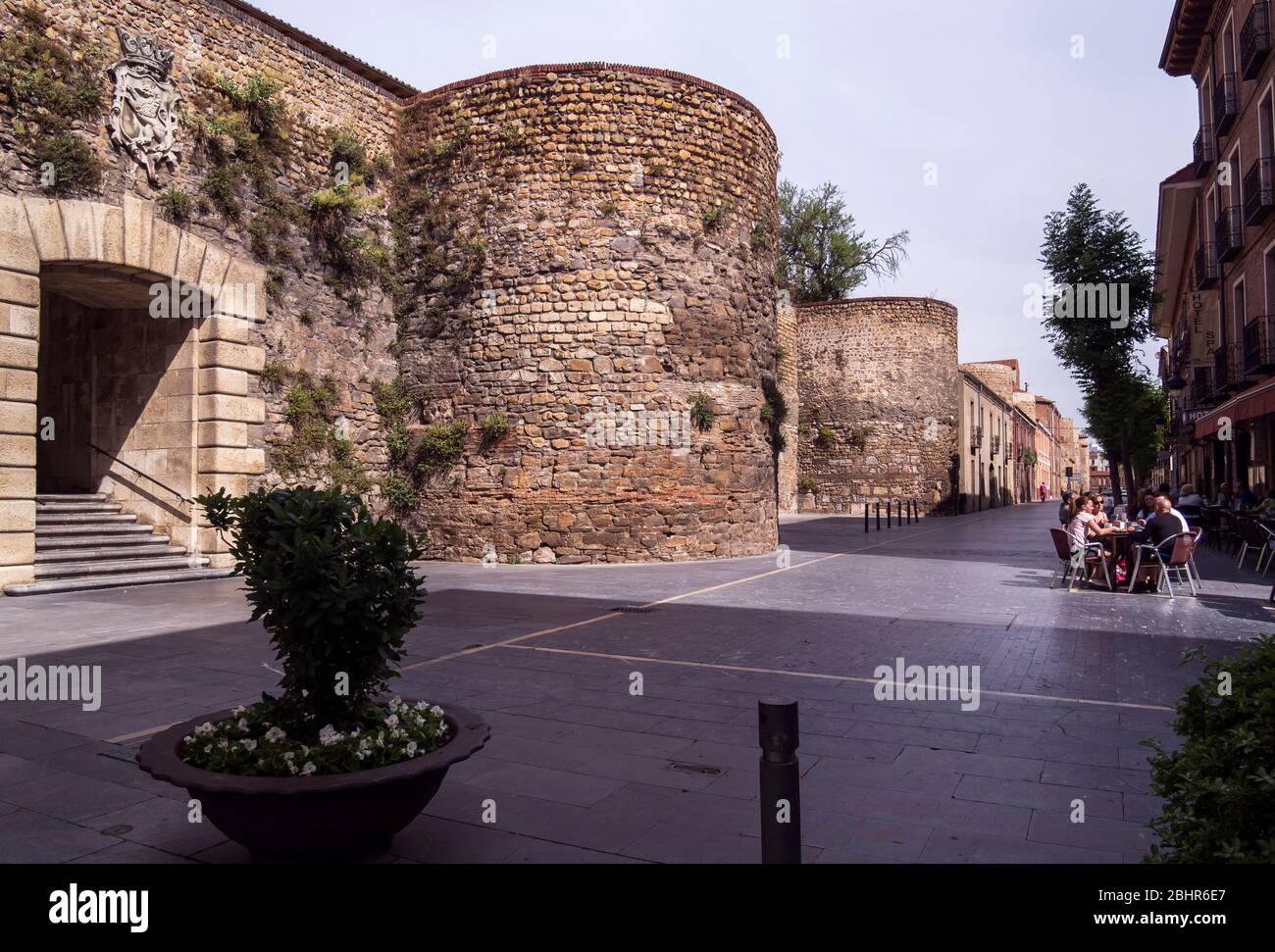 Muralla romana en l'Avenida de los Cubos. León. Castille León. España. Banque D'Images