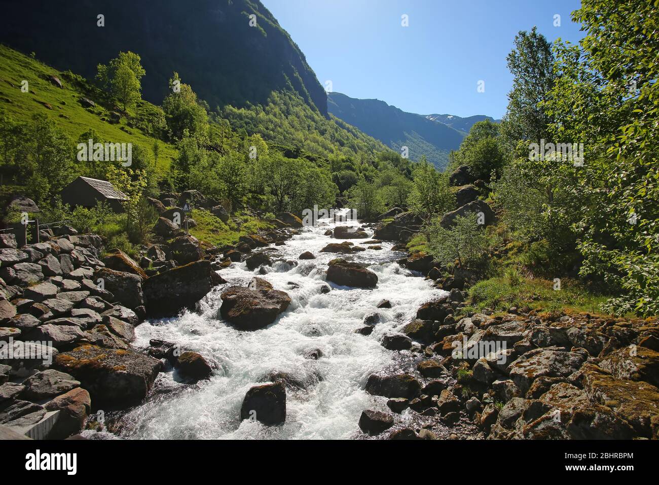 Magnifique paysage le long de la randonnée en montagne au lac Myrdalsvatnet & lac Bondhus, près de Rosendal, parc national Folgefonna, Norvège. Banque D'Images