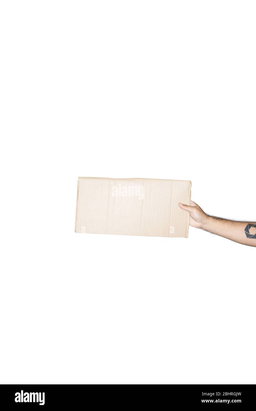 La main des hommes asiatiques tient du carton dans un fond blanc.le concept de protestation, attention, demande. Placer pour le texte ou l'espace de copie.chemin d'écrêtage. Banque D'Images