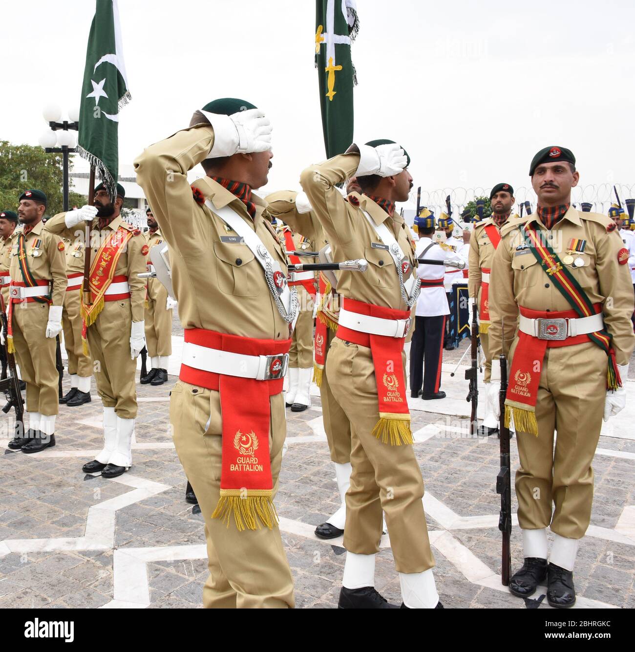 Islamabad / Pakistan - 3 novembre 2015 : bataillon d'honneur de la garde de l'armée pakistanaise, lors de la cérémonie officielle à la présidentielle d'Aiwan-e-Sadr Banque D'Images