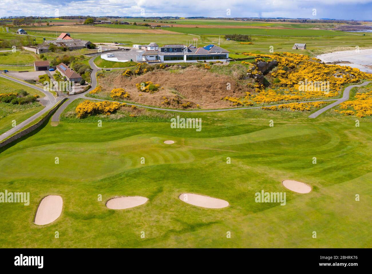 Vue aérienne du pavillon du terrain de golf Balcomie Links au parcours de golf de la SCRail Golf Society, Fife, Écosse, Royaume-Uni Banque D'Images
