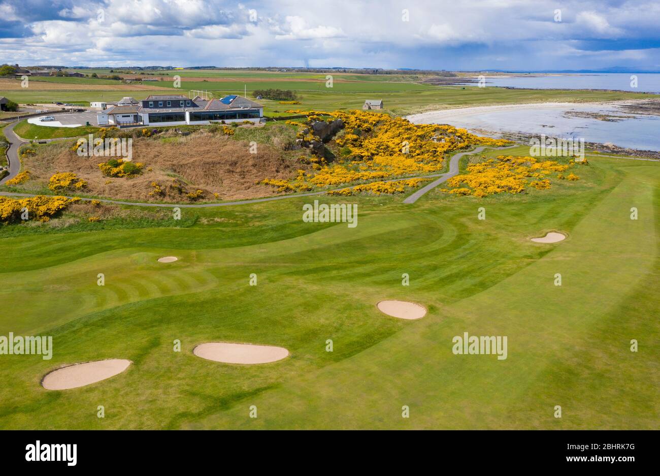 Vue aérienne du pavillon du terrain de golf Balcomie Links au parcours de golf de la SCRail Golf Society, Fife, Écosse, Royaume-Uni Banque D'Images