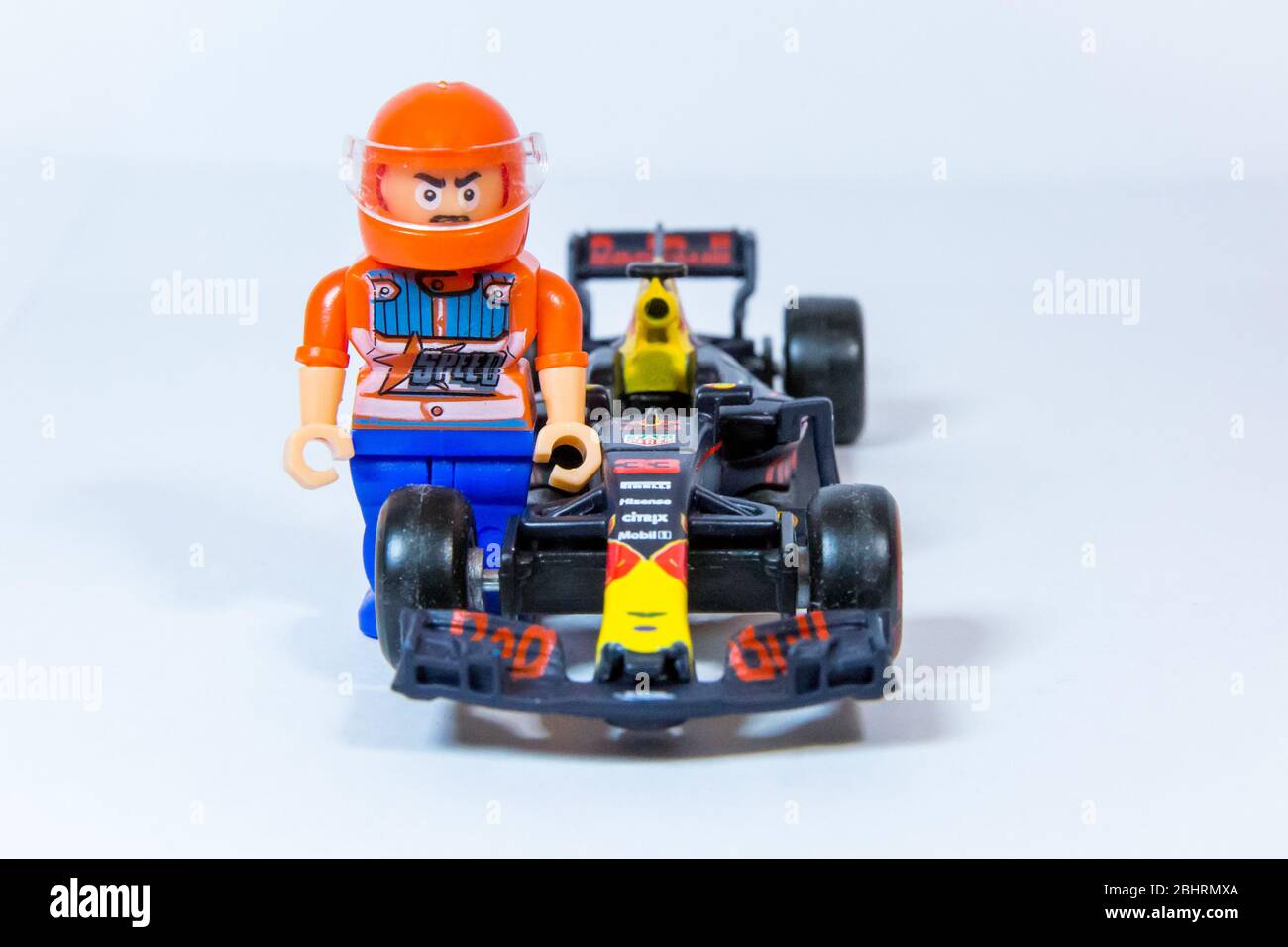 Voiture de Formule 1 de Formule 1 de Burago Red Bull Racing Voiture de Max  Verstappen, avec pilote de course Photo Stock - Alamy