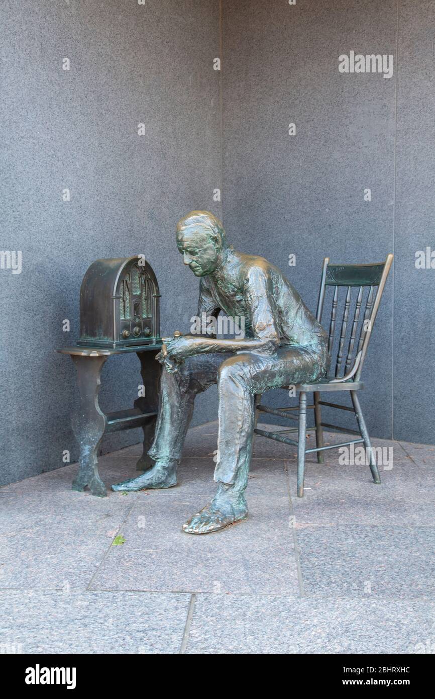"The Fireside Chat" une sculpture en bronze de George Segal, Franklin Delano Roosevelt Memorial à Washington D.C Banque D'Images