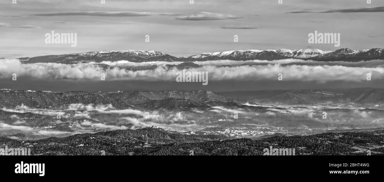 Spanische Berge dans le den Wolken Banque D'Images