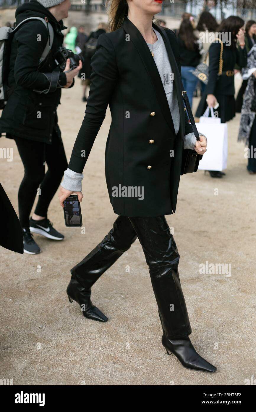 Un showgoer chic participant au spectacle Dior pendant la semaine de la mode de Paris 25 février 2020 - photo: Piste Manhattan/Valentina Ranieri ***pour usage éditorial seulement** Banque D'Images